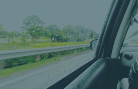 Стекло автомобиля без тонировки
